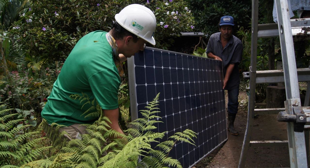 IGS Energy employees participating in the Renewable Energy Corps trip with GRID Alternatives